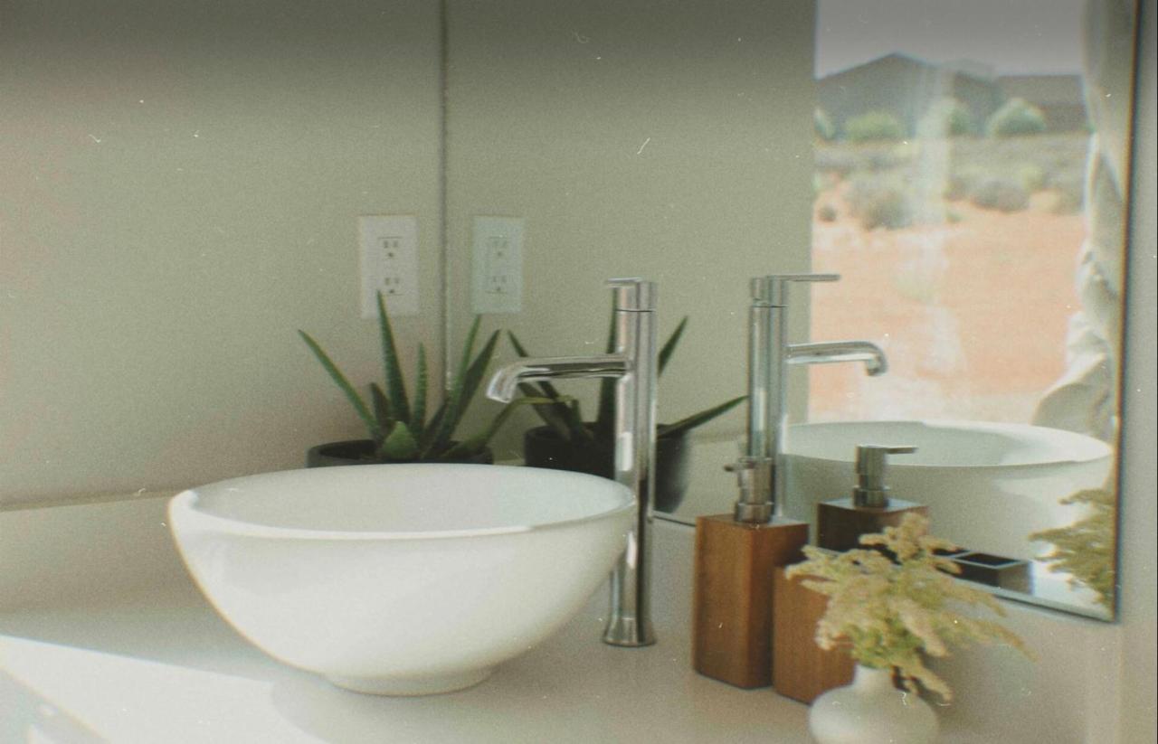 Page Arizona Border Town- Grand Serenity Room With Mesa Views Big Water Eksteriør bilde